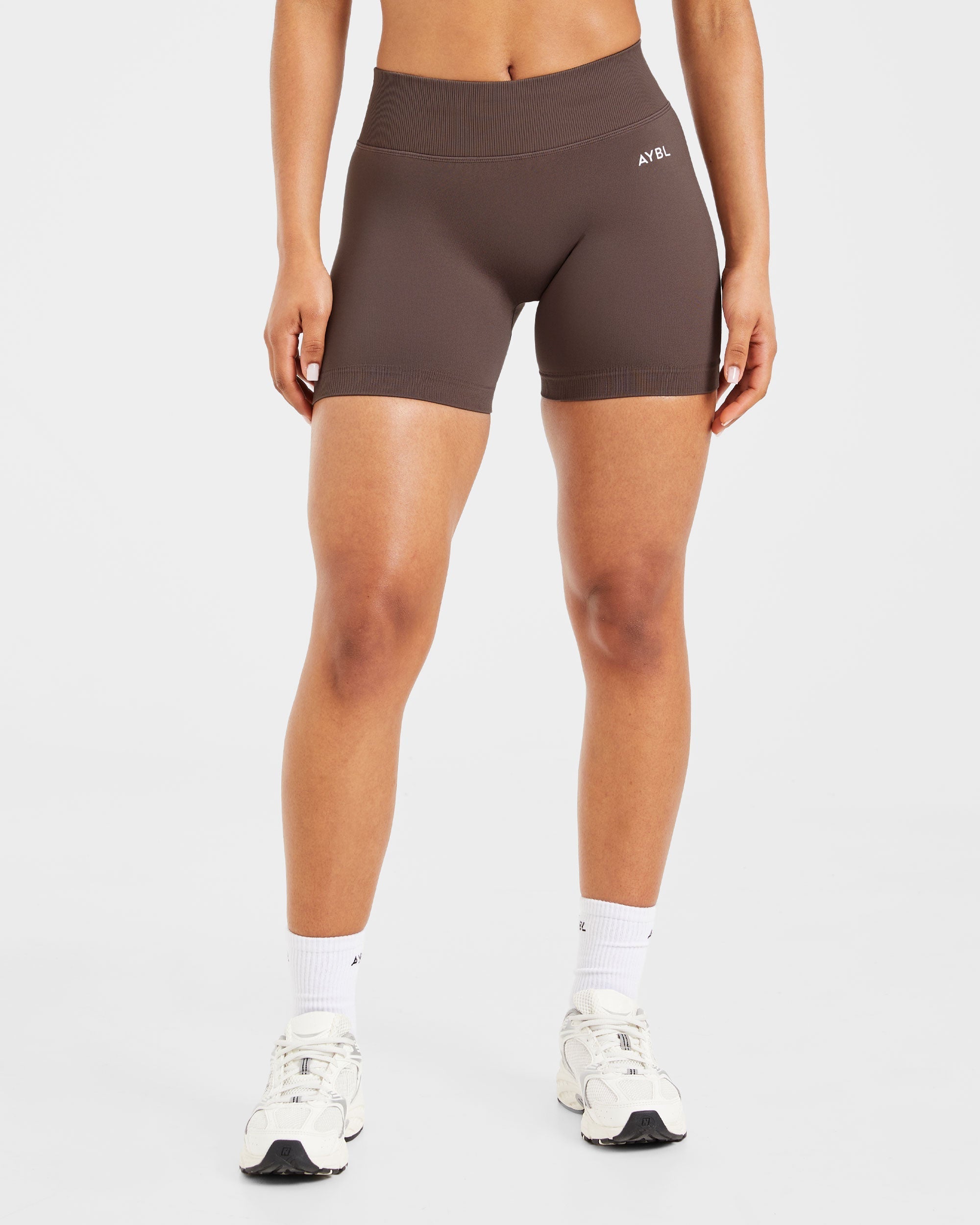 Adapt Seamless Shorts | 4.5" - Brown
