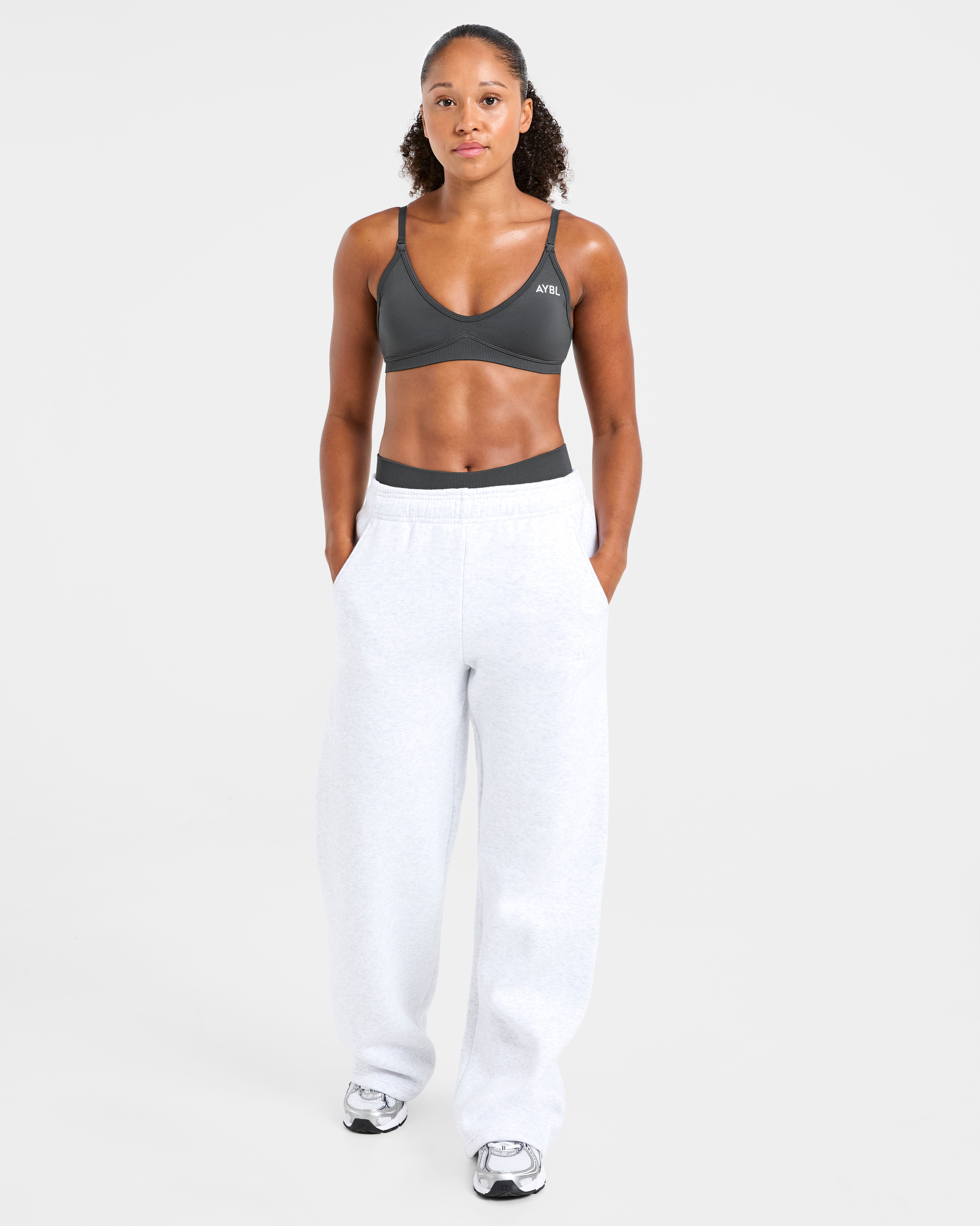 Adapt Seamless Strappy Sports Bra - Dark Charcoal