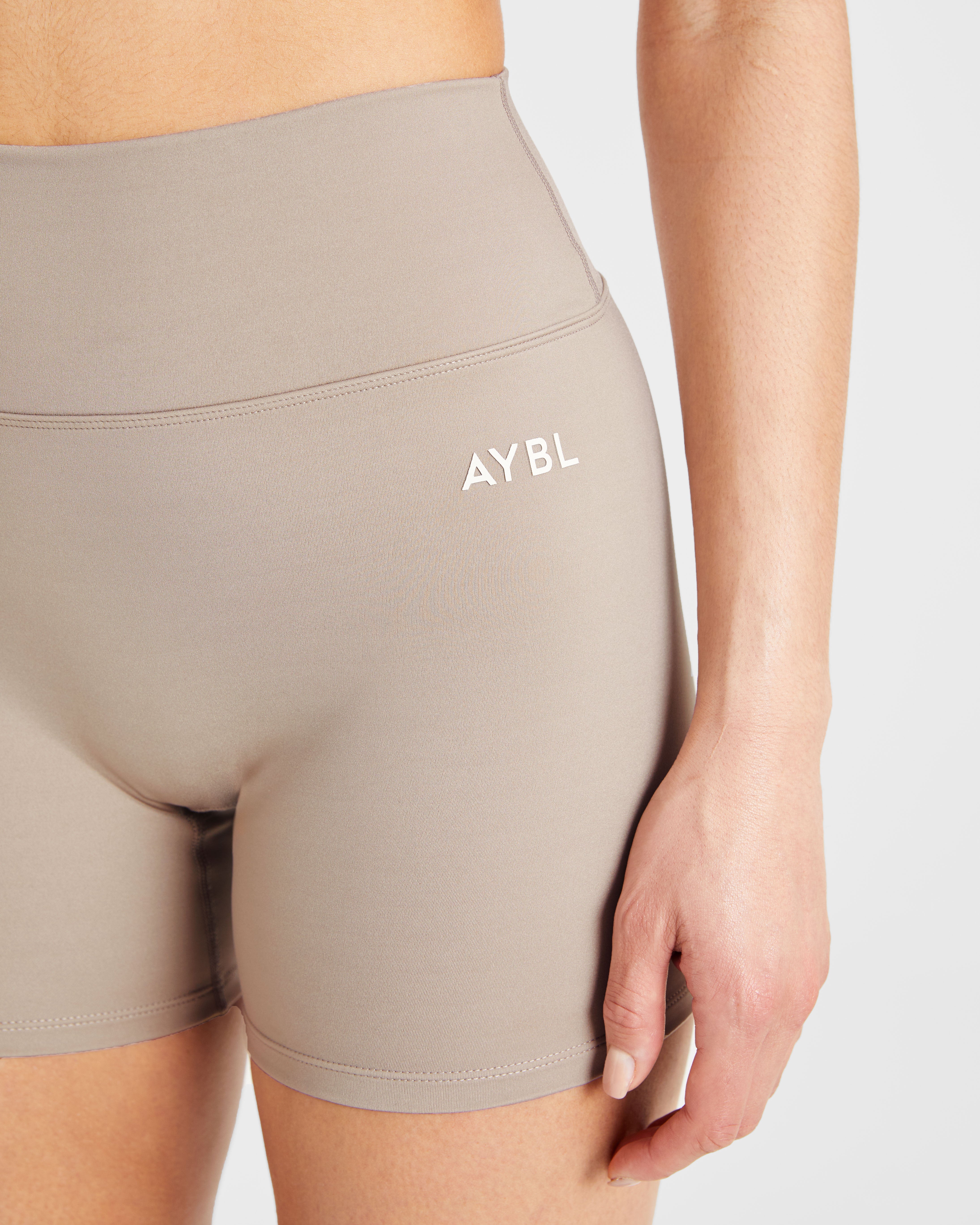 Courtside 5" Shorts - Mocha